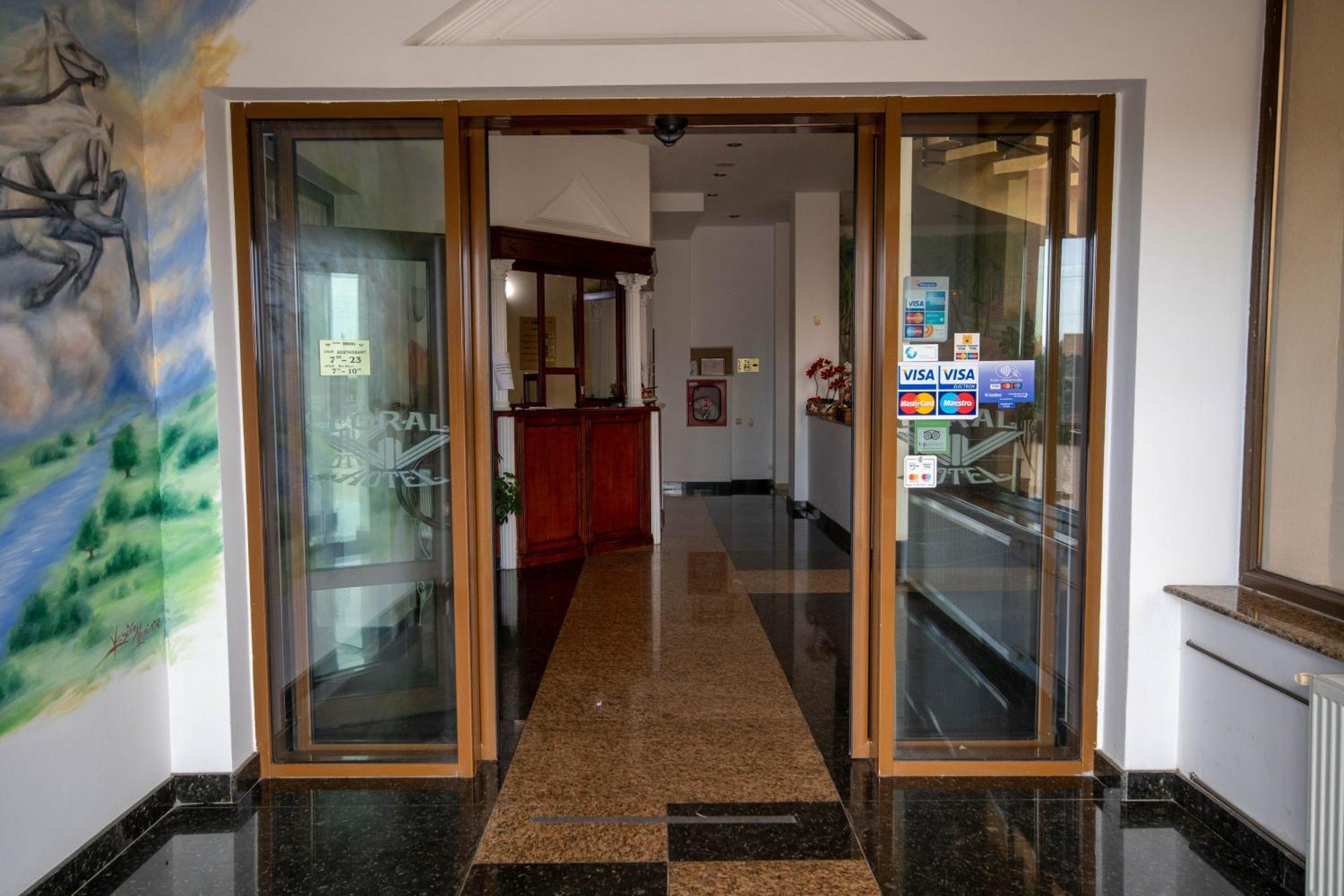 Hotel Coral Satu Mare Eksteriør bilde